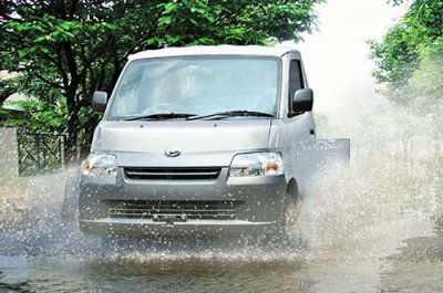 Tahan Melintasi Banjir dan Genangan Air
