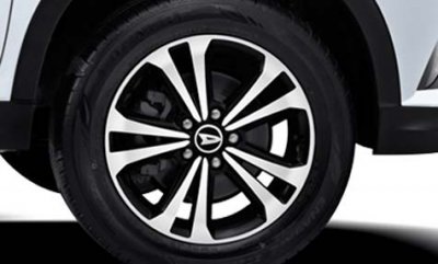 Velg 17 inci 5 Polished Alloy Wheel With Black Paint