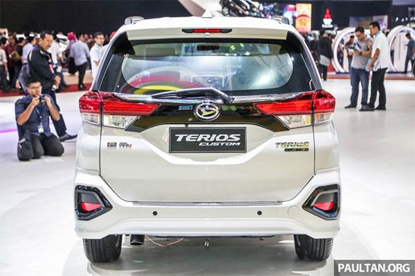 Eksterior Belakang New Terios Custom Solo Raya